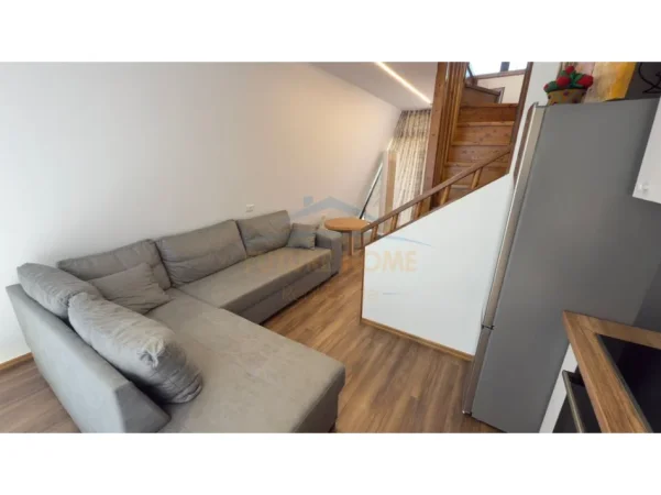 Tirane, jepet me qera Vile 1+1 , 80 m² 650 € (Babrru)