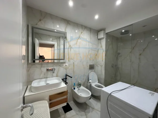Tirane, jepet me qera apartament 2+1 Kati 5, 94 m² 750 € (Liqeni i Thate)