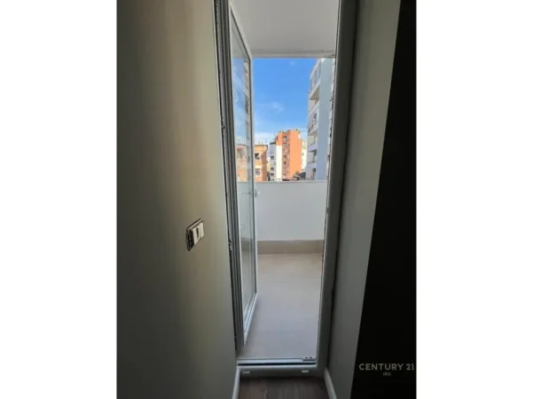 Tirane, shitet apartament 1+1+Ballkon Kati 3, 57 m² 163.000 € (mine peza)