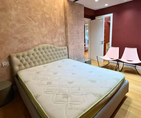 Tirane, jepet me qera apartament duplex Dublex Kati 3, 215 m² 2.000 € (Kodra e Diellit 1)