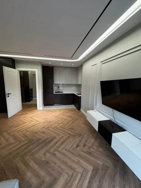 Tirane, jepet me qera apartament 2+1+Ballkon Kati 2, 120 m² 1.300 € (Ali Demi)