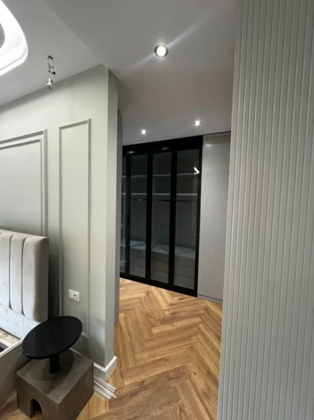 Tirane, jepet me qera apartament 2+1+Ballkon Kati 2, 120 m² 1.300 € (Ali Demi)