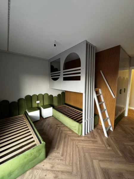 Tirane, jepet me qera apartament 2+1+Ballkon Kati 2, 120 m² 1.300 € (Ali Demi)