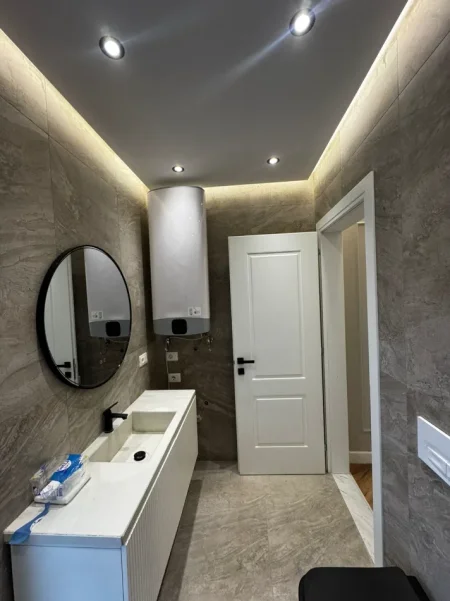 Tirane, jepet me qera apartament 2+1+Ballkon Kati 2, 120 m² 1.300 € (Ali Demi)