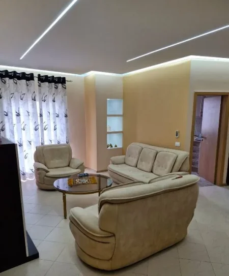 Tirane, jepet me qera apartament 2+1 Kati 5, 106 m² 750 € (Rruga e Kosovareve)