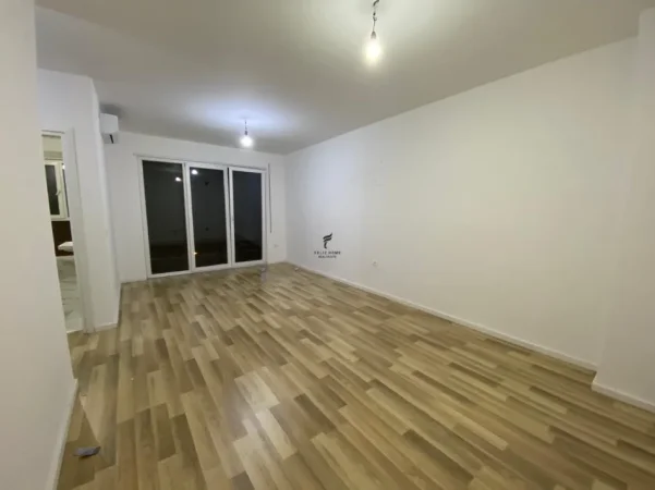 Tirane, jepet me qera zyre Kati 9, 75 m² 450 € (DON BOSKO)