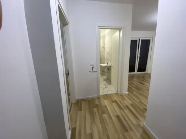 Tirane, jepet me qera zyre Kati 9, 75 m² 450 € (DON BOSKO)