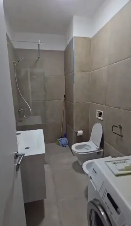 Tirane, jepet me qera apartament 1+1+post parkimi Kati 3, 60 m² 400 € (Univers City prane Qtu)