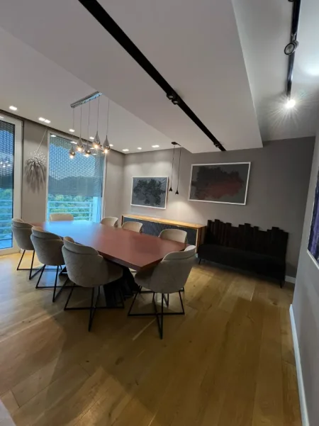 Tirane, jepet me qera apartament duplex Dublex Kati 1, 215 m² 2.000 € (Kodra e Diellit)