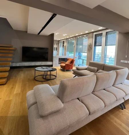 Tirane, jepet me qera apartament duplex Dublex Kati 1, 215 m² 2.000 € (Kodra e Diellit)