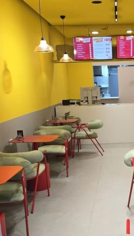 Tirane, jepet me qera zyre Kati 0, 70 m² 1.500 € (XHAMLLIKU)