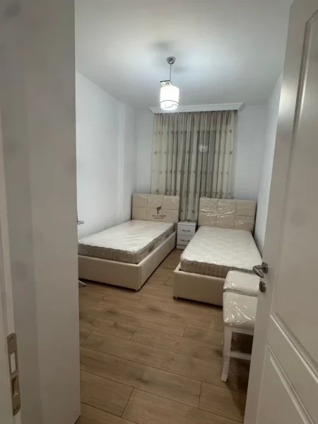 Tirane, jepet me qera apartament 2+1 Kati 2, 85 m² 900 € (MYSLYM SHYRI)