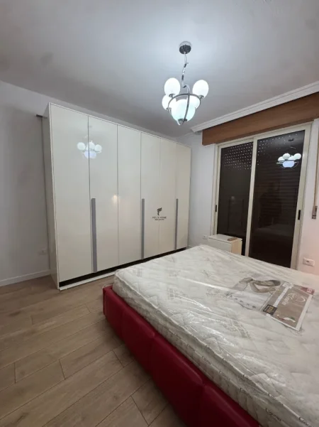 Tirane, jepet me qera apartament 2+1 Kati 2, 85 m² 900 € (MYSLYM SHYRI)
