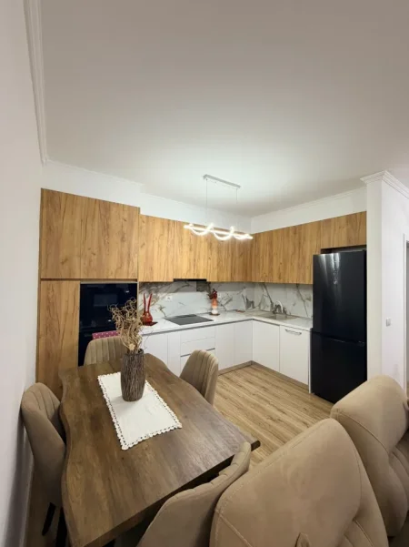 Tirane, jepet me qera apartament 1+1+Ballkon Kati 5, 60 m² 480 € (Yzberisht)