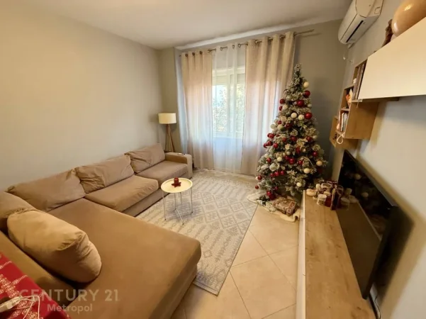 Tirane, shitet apartament 1+1+Aneks+Ballkon Kati 1, 84 m² 101.000 € (fresku , linze)