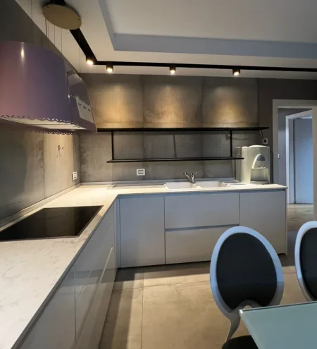 Tirane, jepet me qera apartament 3+1 Kati 1, 215 m² 2.000 € (kodra diellit 1)