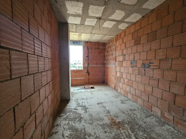 Tirane, shitet apartament 2+1+Ballkon Kati 2, 92 m² 104.000 € (Univers City)