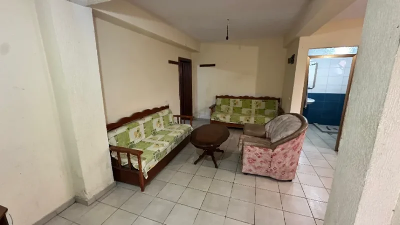 Tirane, jepet me qera shtepi 1+1 Kati 1, 50 m² 250 € (Shinat, Laprake)