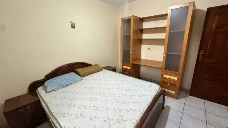 Tirane, jepet me qera shtepi 1+1 Kati 1, 50 m² 250 € (Shinat, Laprake)