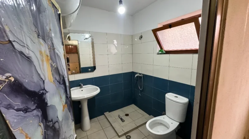 Tirane, jepet me qera shtepi 1+1 Kati 1, 50 m² 250 € (Shinat, Laprake)