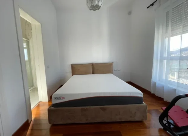 Tirane, jepet me qera Vile 3 Katshe , 335 m² 4.500 € 