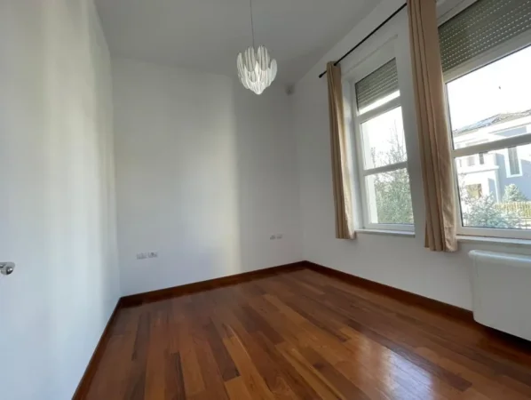 Tirane, jepet me qera Vile 3 Katshe , 335 m² 4.500 € 