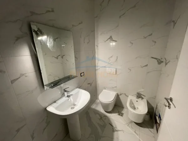 Tirane, jepet me qera apartament 1+1 Kati 4, 59 m² 450 € (Jordan Misja)