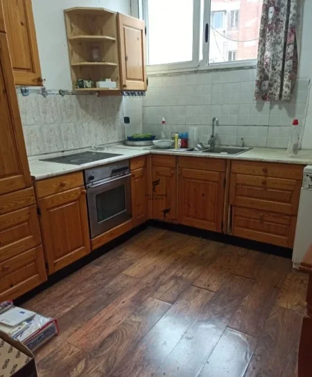 Tirane, jepet me qera ambjent biznesi Kati 3, 70 m² 600 € (QENDER)