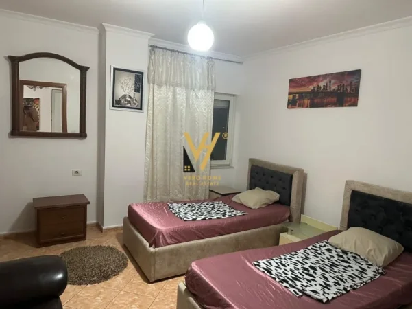 Tirane, jepet me qera apartament 2+1+Ballkon Kati 3, 115 m² 720 € (ZOGU I ZI)