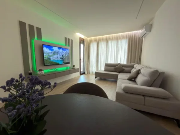 Tirane, jepet me qera apartament 1+1 Kati 3, 75 m² 1.200 € (RRUGA E BARRIKADAVE)