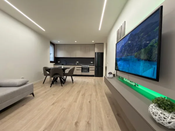 Tirane, jepet me qera apartament 1+1 Kati 3, 75 m² 1.200 € (RRUGA E BARRIKADAVE)