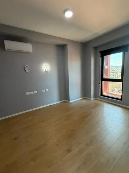 Tirane, jepet me qera zyre , 110 m² 1.000 € 