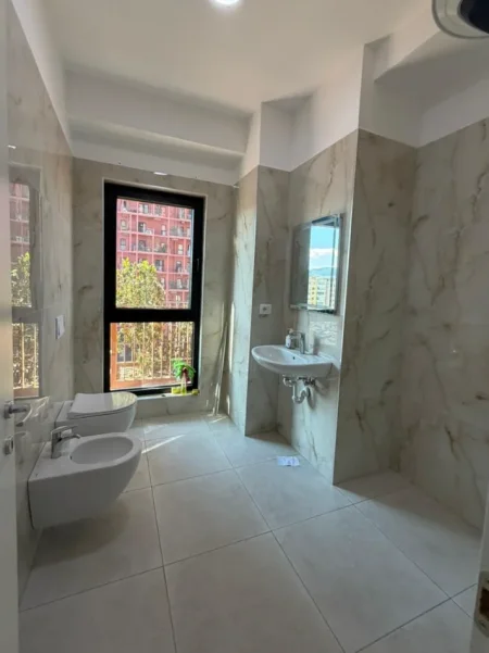 Tirane, jepet me qera zyre , 110 m² 1.000 € 