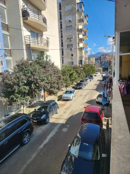 Tirane, jepet me qera apartament 1+1+Ballkon Kati 2, 56 m² 450 € (ISH PARKU)
