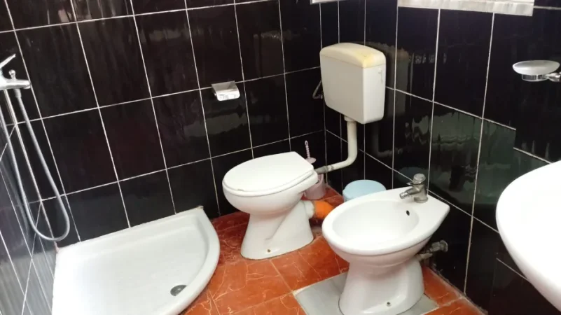 📍 Jepet me Qera Hyrje 1+1 tek Siri Kodra afer Stacionit Trenit