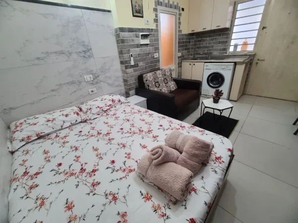 Tirane, jepet me qera garsonier 1+1 Kati 1, 35 m² 300 € (Rruga guri madhi)