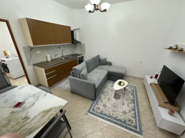 Tirane, jepet me qera apartament 1+1 Kati 1, 55 m² 400 € (Ali Dem shkolla Kushtrimi i Liris)