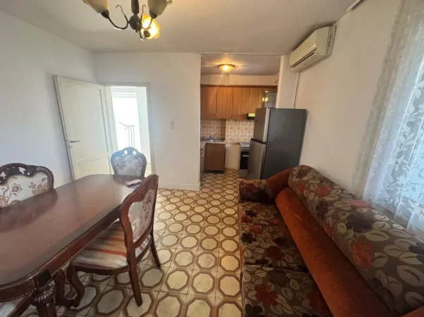 Tirane, jepet me qera apartament 3+1 Kati 3, 100 m² 500 € (Mulliri i Vjeter tek Ura e Selites)