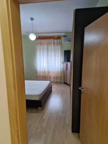 Tirane, jepet me qera apartament 2+1 Kati 5, 106 m² 750 € (Rruga e Kosovarve)