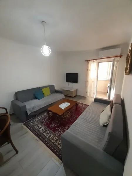 Tirane, jepet me qera apartament 1+1 Kati 4, 70 m² 500 € (Don Bosko prapa Viva Market)