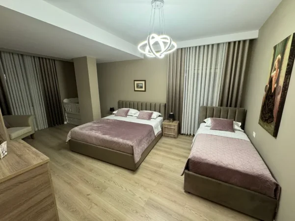 Tirane, jepet me qera apartament 2+1 Kati 9, 130 m² 1.500 € (Kinema 17 Nentori prane Rruges se Barrikadave)