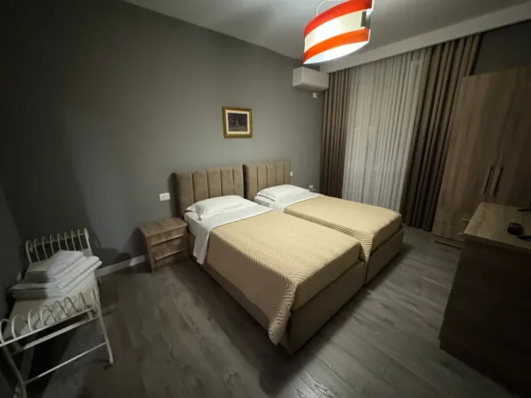 Tirane, jepet me qera apartament 2+1 Kati 9, 130 m² 1.500 € (Kinema 17 Nentori prane Rruges se Barrikadave)