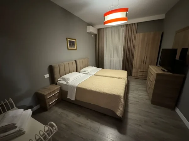 Tirane, jepet me qera apartament 2+1 Kati 9, 130 m² 1.500 € (Kinema 17 Nentori prane Rruges se Barrikadave)