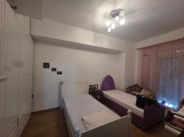 Shqiperi, jepet me qera apartament 1+1+Ballkon Kati 4, 600 € (Robert Shvarz)
