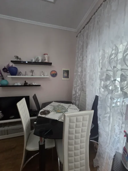 Shqiperi, jepet me qera apartament 1+1+Ballkon Kati 4, 600 € (Robert Shvarz)