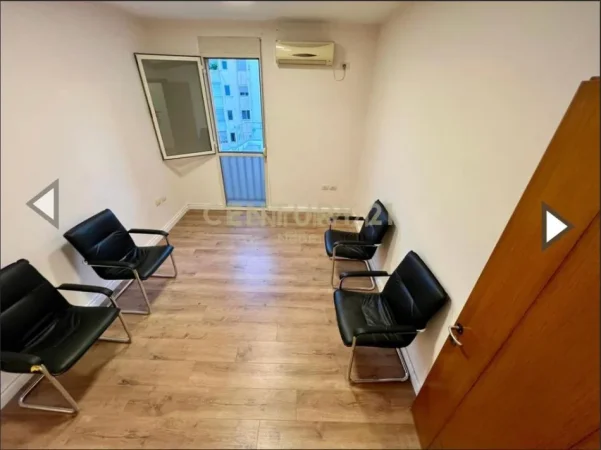 Tirane, jepet me qera zyre Kati 5, 82 m² 700 € (Rruga e Kavajes)