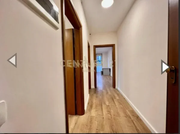 Tirane, jepet me qera zyre Kati 5, 82 m² 700 € (Rruga e Kavajes)
