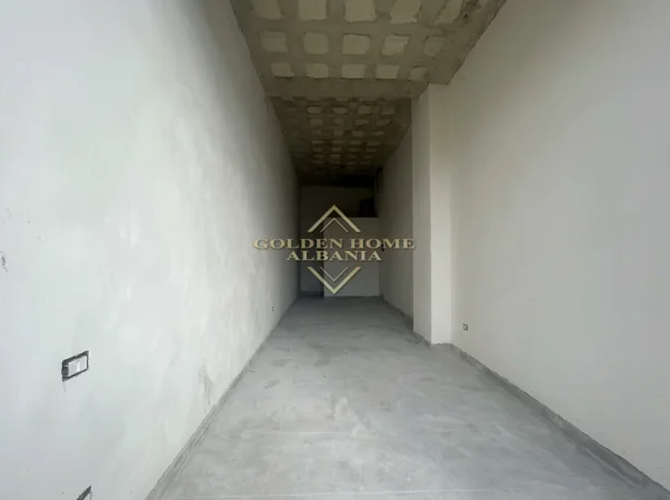 Tirane, shitet , 50 m² (liqeni i thate)