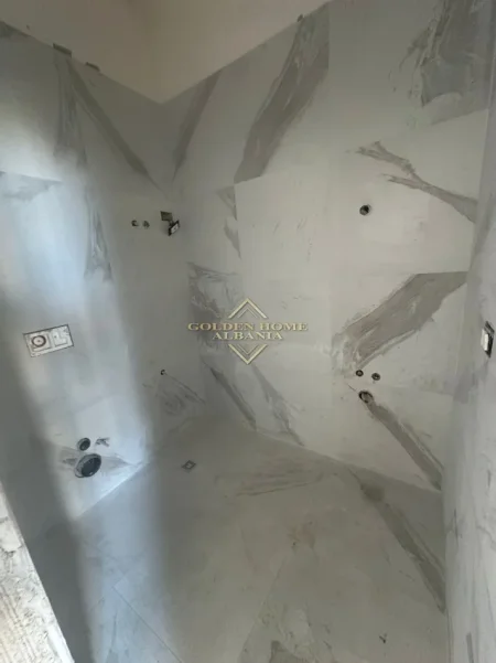 Tirane, shitet , 50 m² (liqeni i thate)