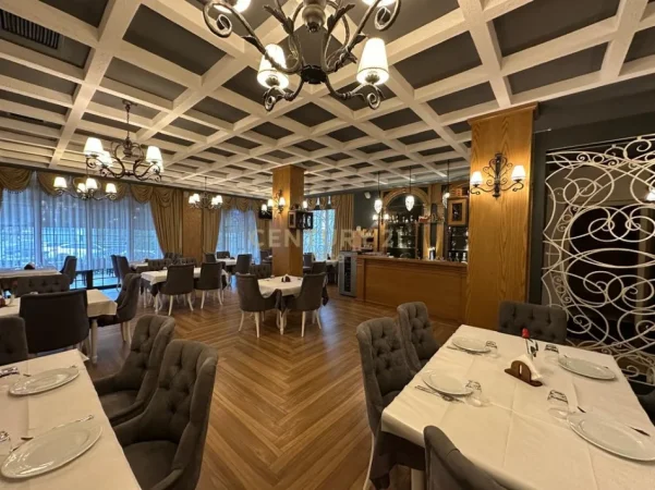 Tirane, shitet hotel , 2.000 m² 3.000.000 € (Kombinat)